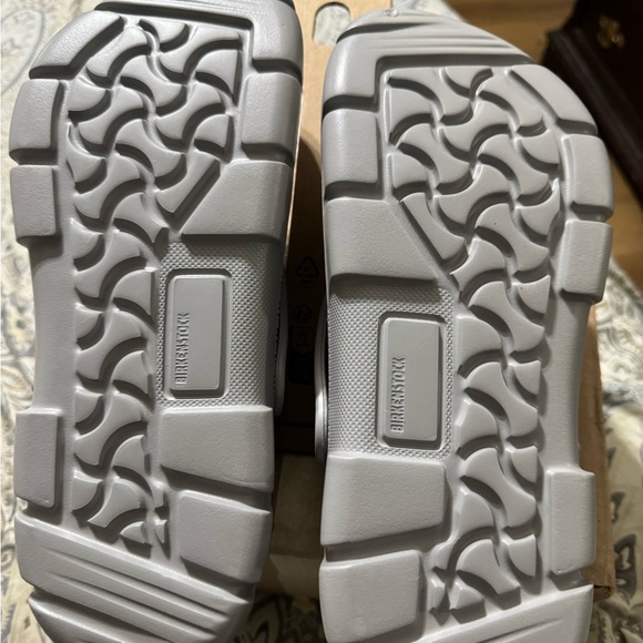 Birkenstock Light Gray Clogs Men’s 10.5-11